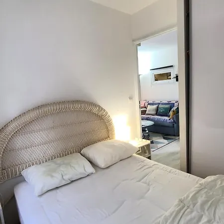 Apartman With Terrace Near The Sea