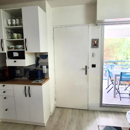Apartment With Terrace Near The Sea *